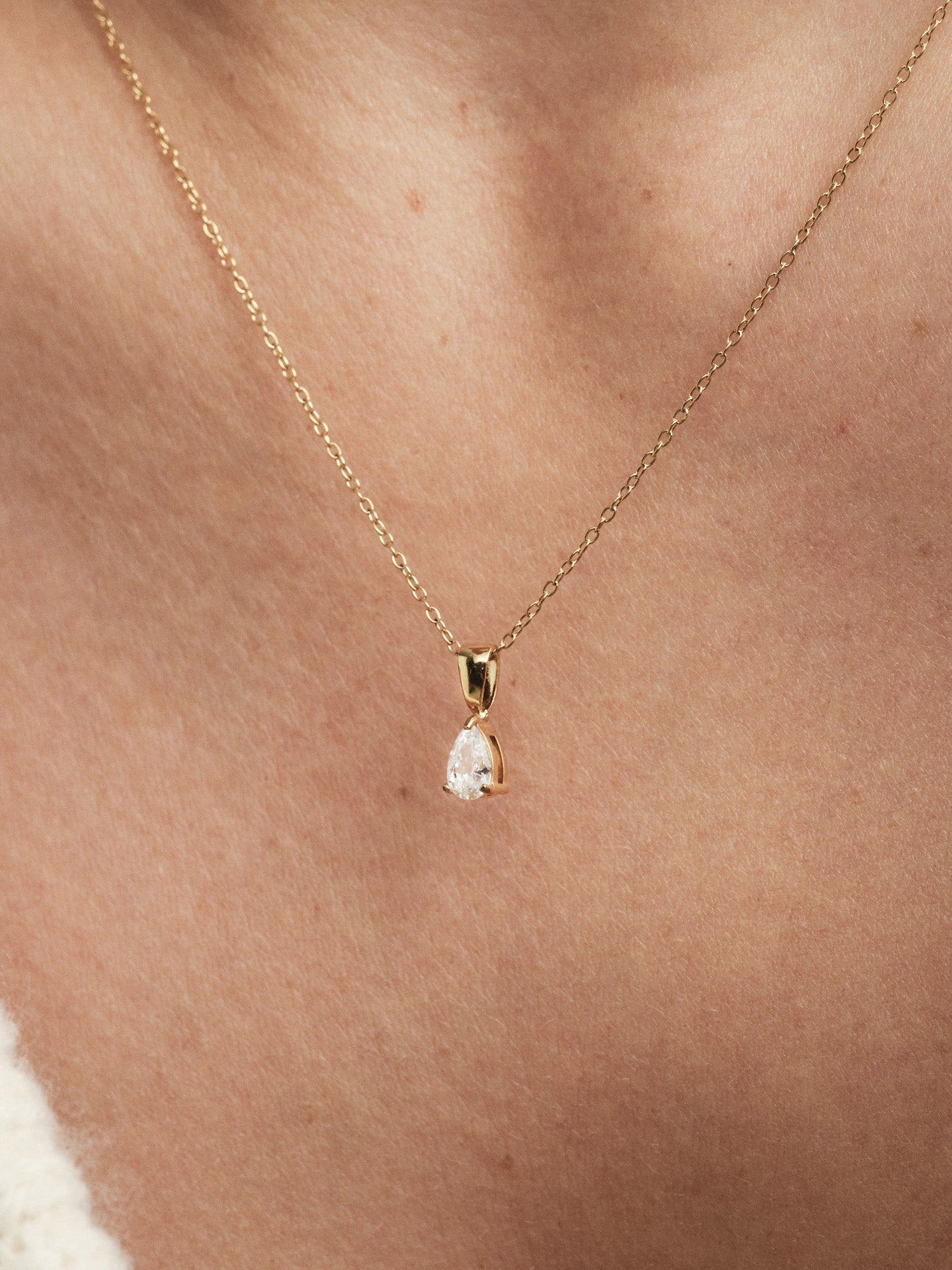 Belle Gold White Necklace – Mockberg