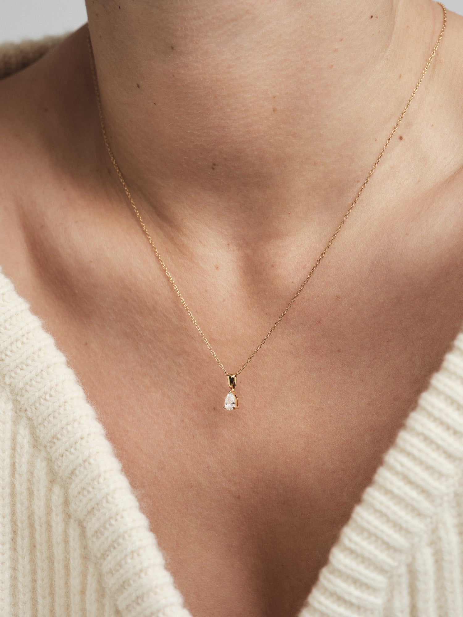 Belle Gold White Necklace – Mockberg