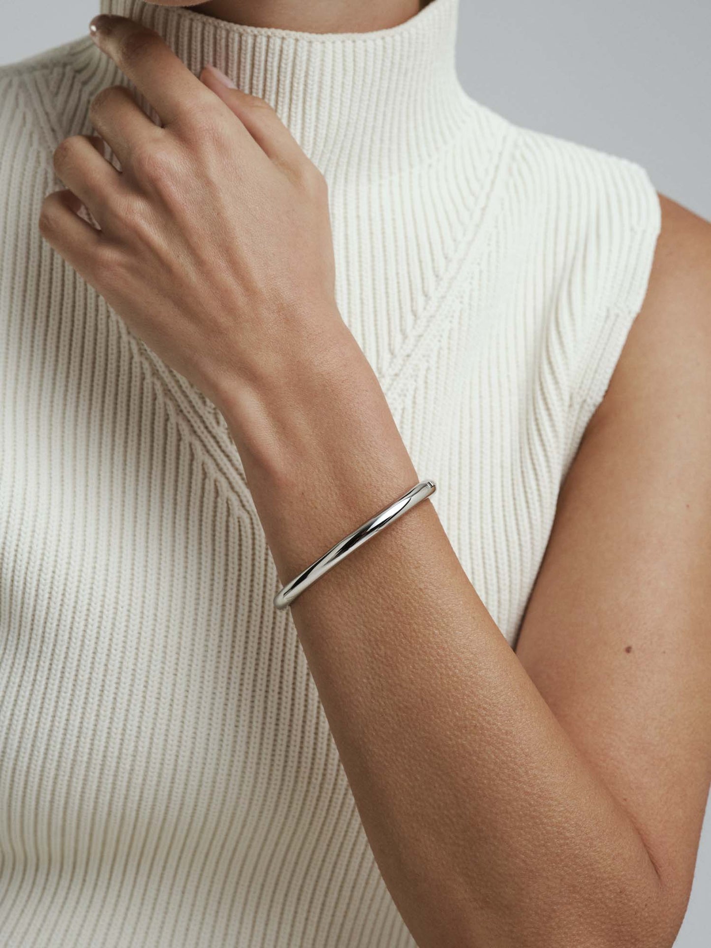 Aura Bold Silver Bangle