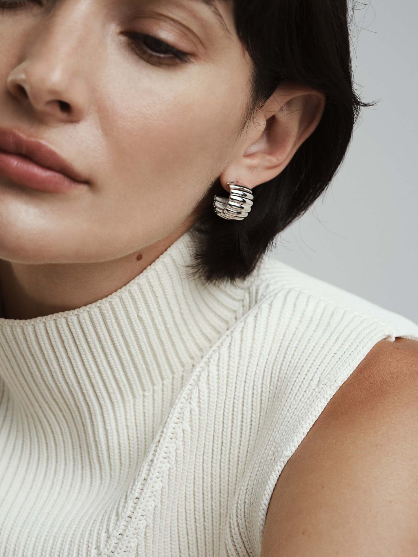 Chic Ribbed Silver Earrings