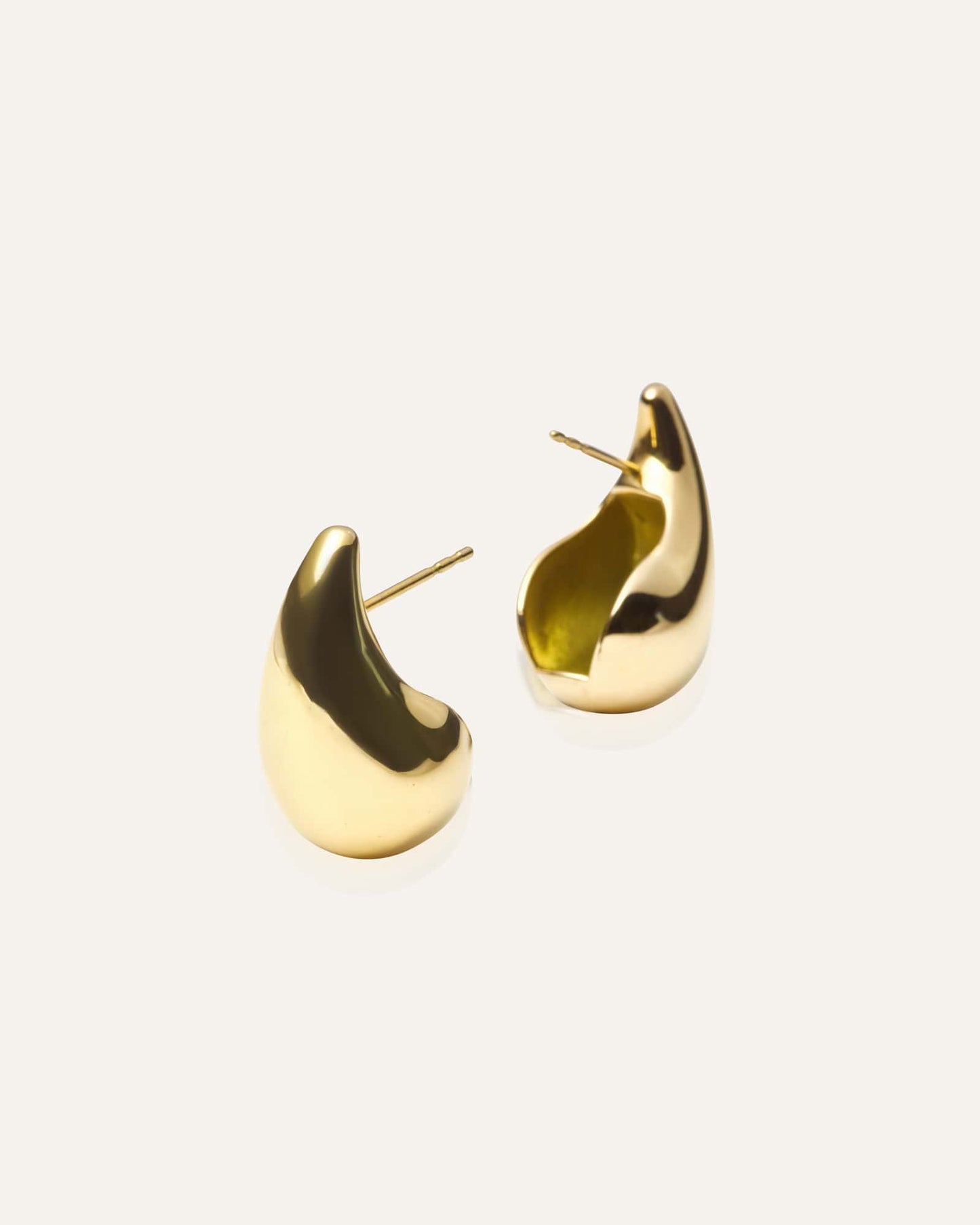 Plain daring small gold earring