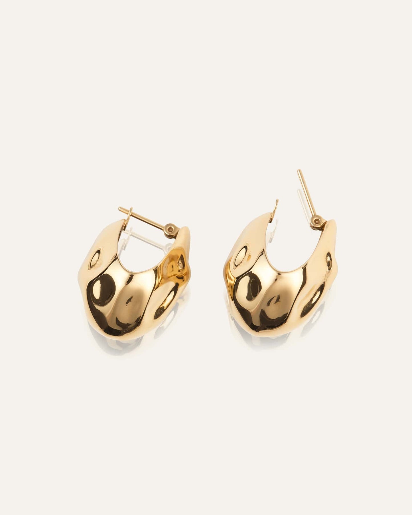 WAVY BOLDED DROP GOLD EARRING