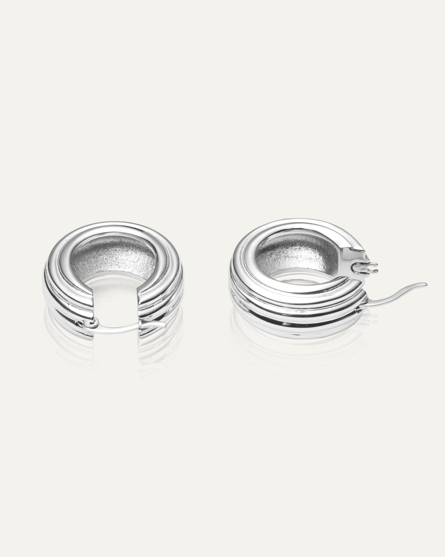 Edge Ribbed Medium Hoops